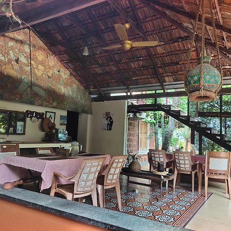 Ambadi'S Villa -Lake View Resort Pallipuram エクステリア 写真