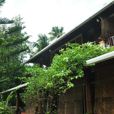Ambadi'S Villa -Lake View Resort Pallipuram エクステリア 写真