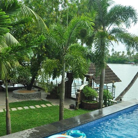 Ambadi'S Villa -Lake View Resort Pallipuram エクステリア 写真