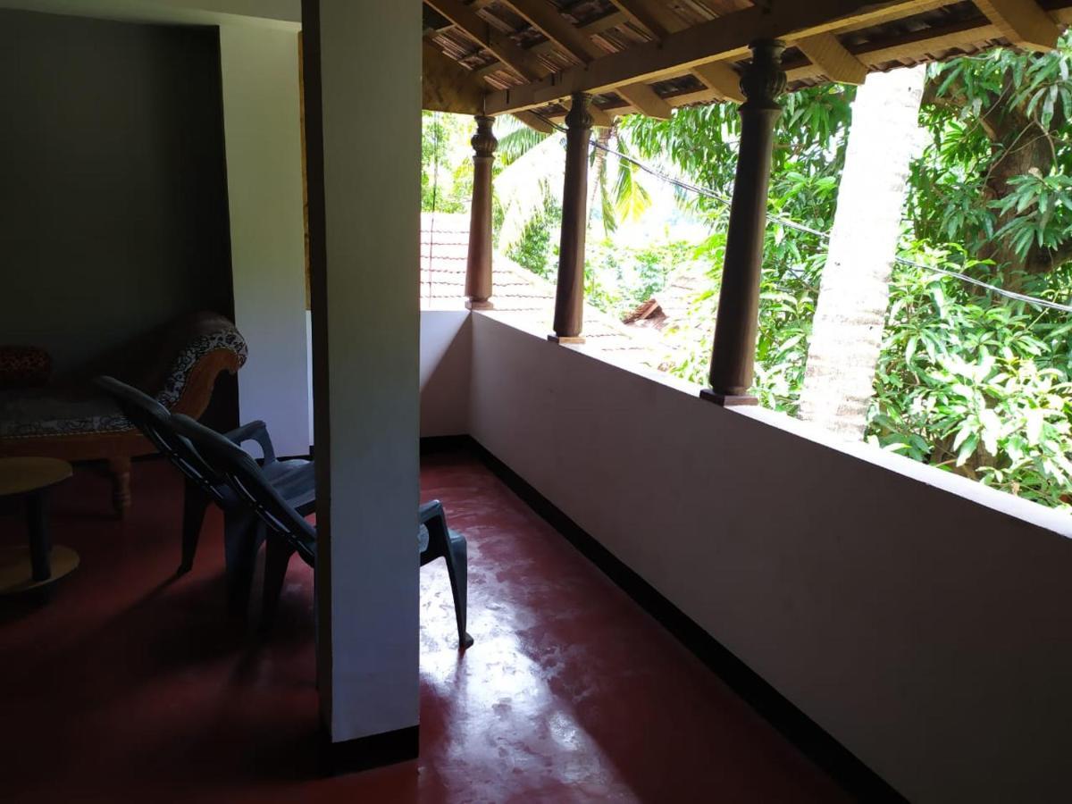 Ambadi'S Villa -Lake View Resort Pallipuram エクステリア 写真