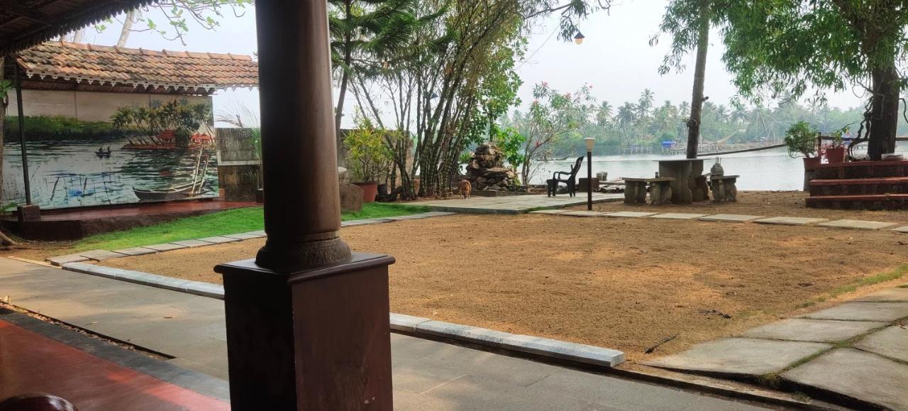 Ambadi'S Villa -Lake View Resort Pallipuram エクステリア 写真