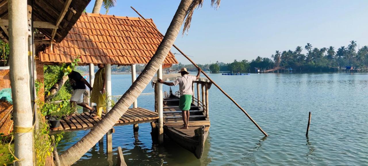 Ambadi'S Villa -Lake View Resort Pallipuram エクステリア 写真