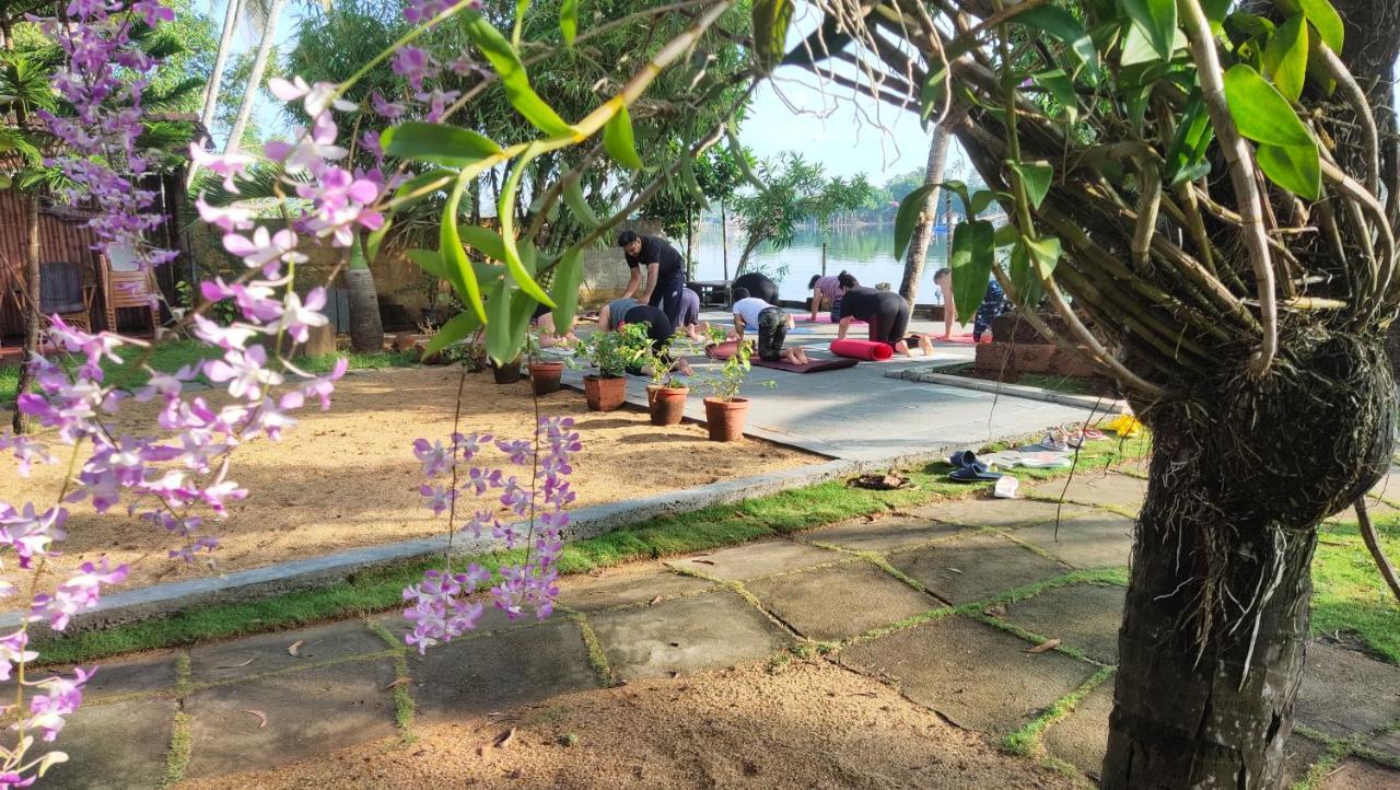 Ambadi'S Villa -Lake View Resort Pallipuram エクステリア 写真