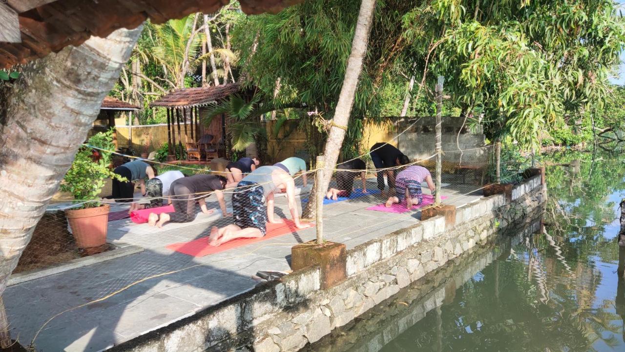 Ambadi'S Villa -Lake View Resort Pallipuram エクステリア 写真
