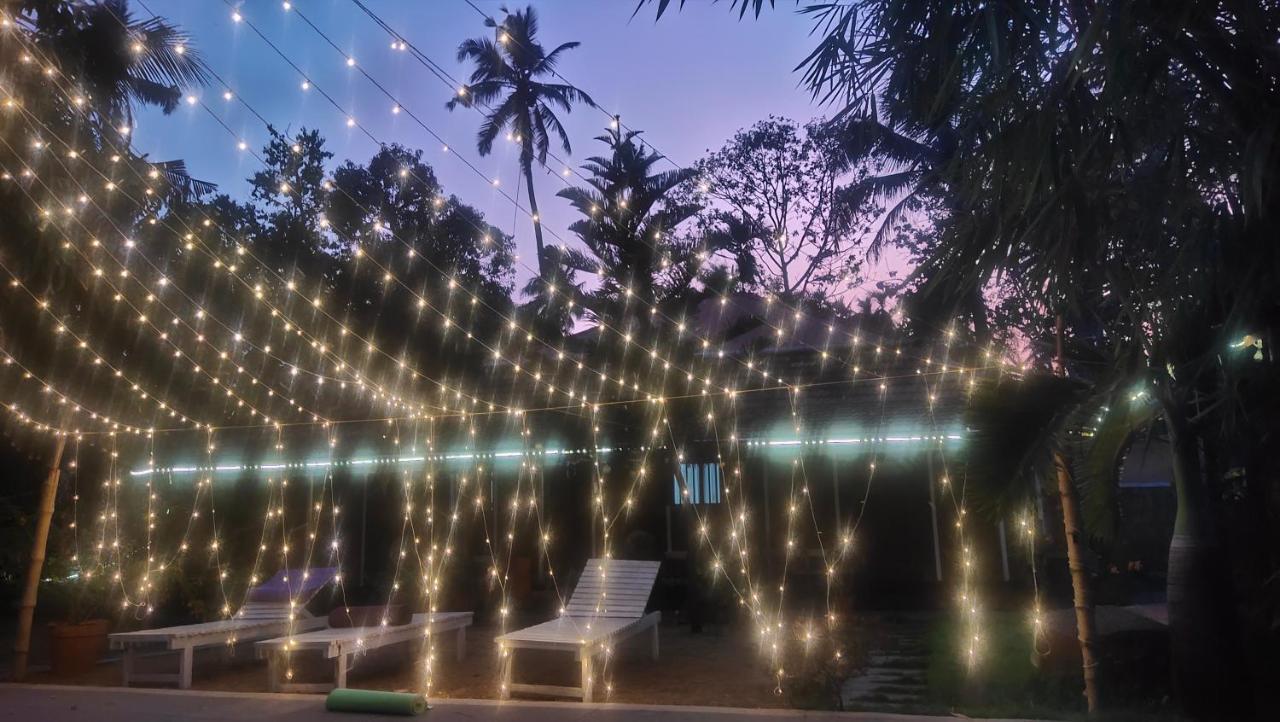 Ambadi'S Villa -Lake View Resort Pallipuram エクステリア 写真
