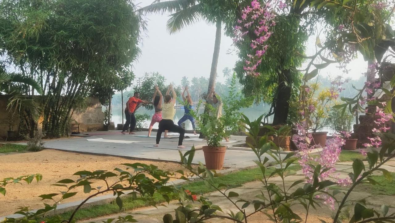Ambadi'S Villa -Lake View Resort Pallipuram エクステリア 写真