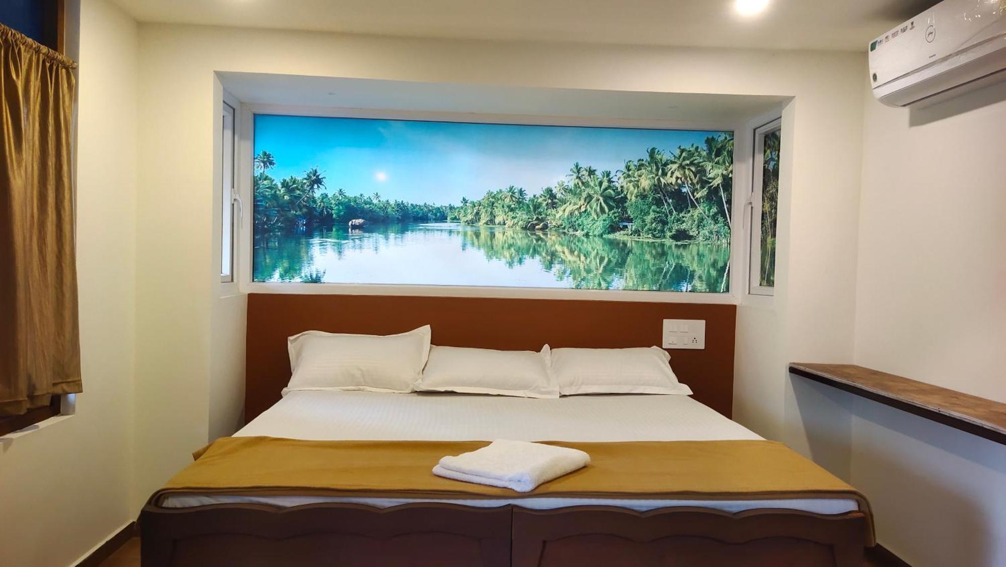 Ambadi'S Villa -Lake View Resort Pallipuram エクステリア 写真