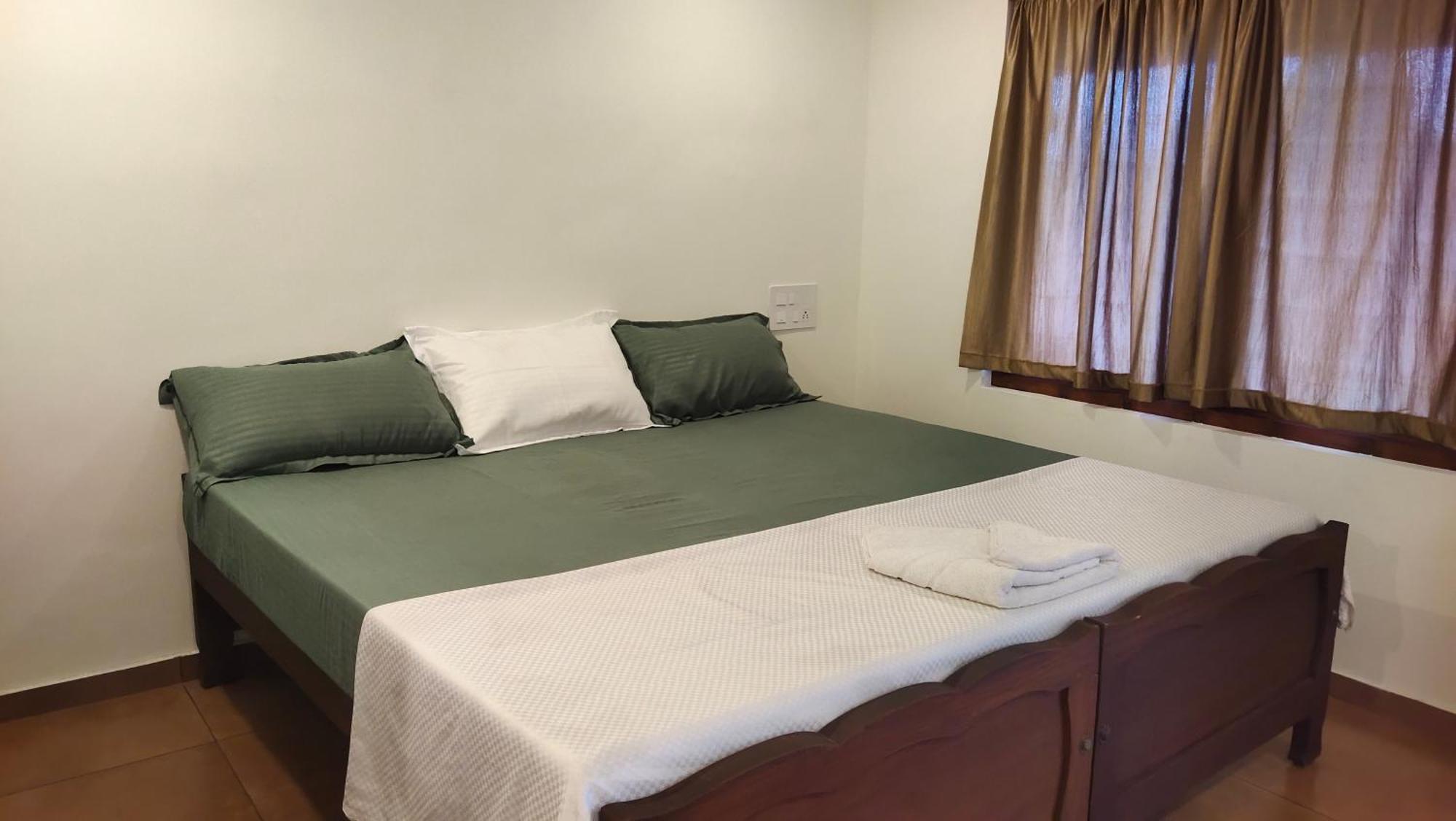Ambadi'S Villa -Lake View Resort Pallipuram エクステリア 写真