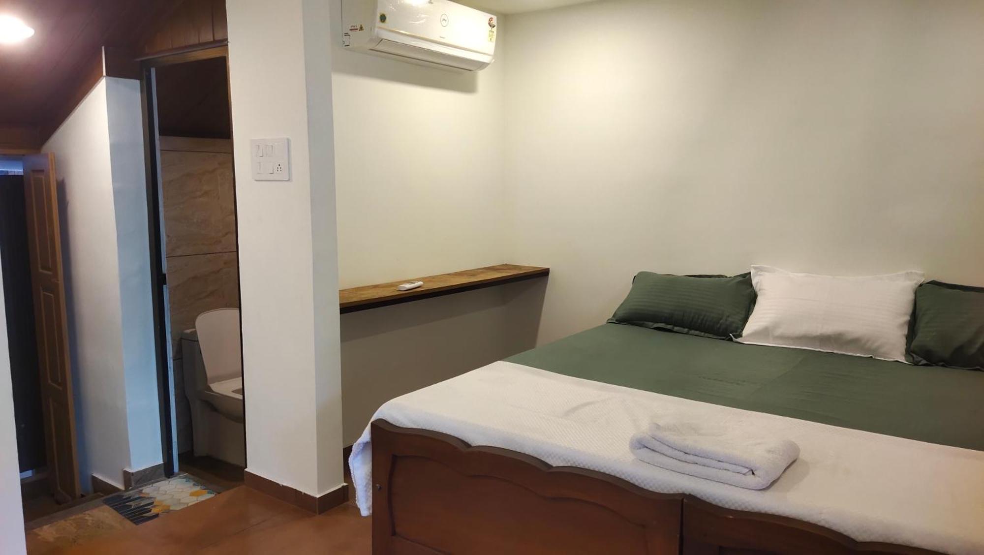 Ambadi'S Villa -Lake View Resort Pallipuram エクステリア 写真