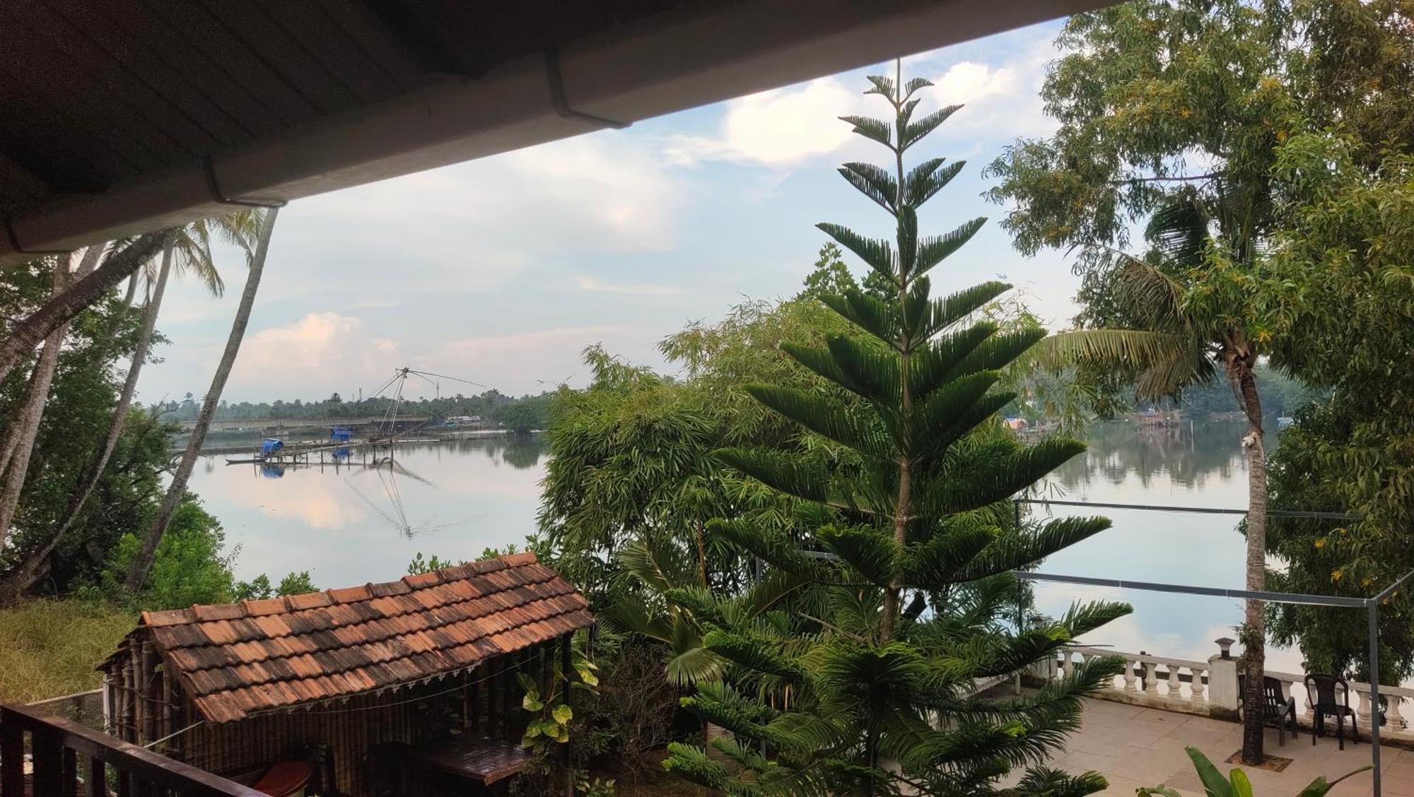 Ambadi'S Villa -Lake View Resort Pallipuram エクステリア 写真