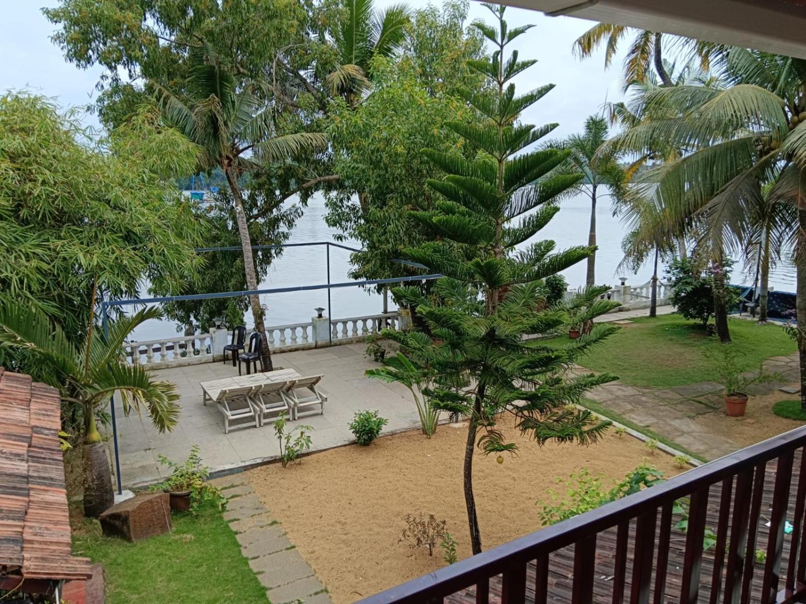 Ambadi'S Villa -Lake View Resort Pallipuram エクステリア 写真