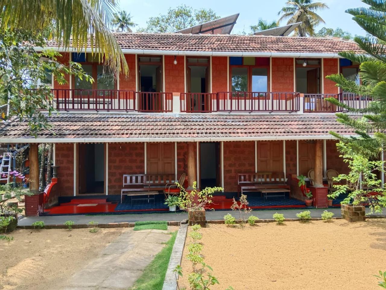 Ambadi'S Villa -Lake View Resort Pallipuram エクステリア 写真
