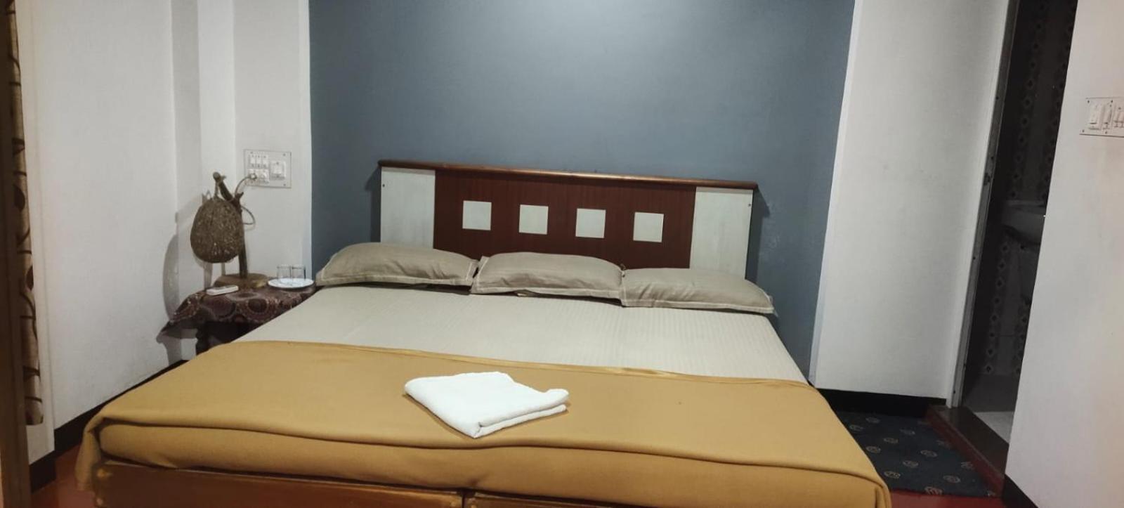 Ambadi'S Villa -Lake View Resort Pallipuram エクステリア 写真