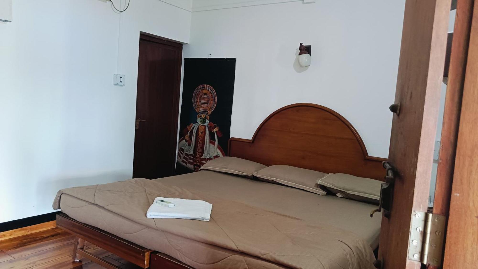 Ambadi'S Villa -Lake View Resort Pallipuram エクステリア 写真
