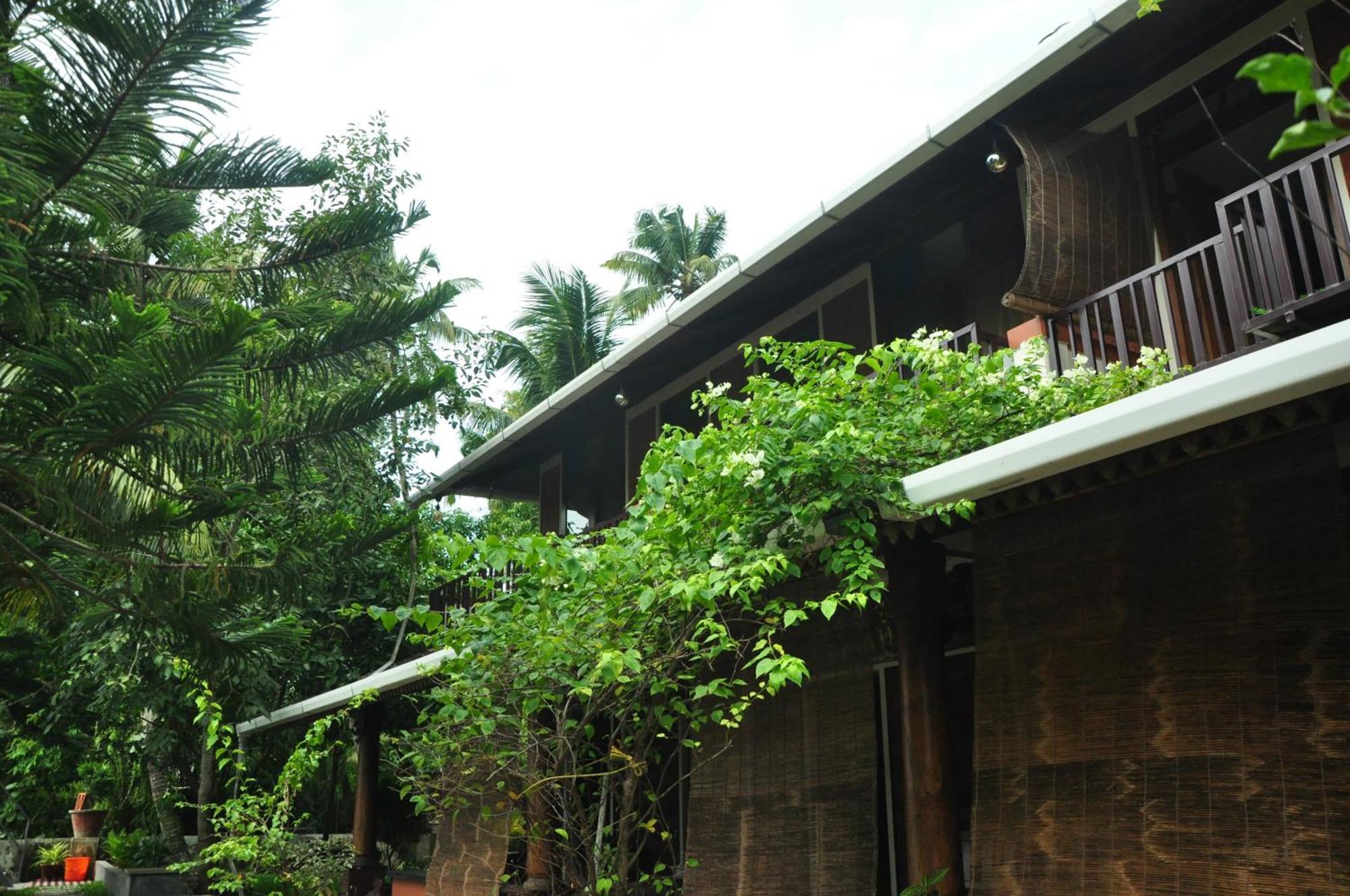 Ambadi'S Villa -Lake View Resort Pallipuram エクステリア 写真