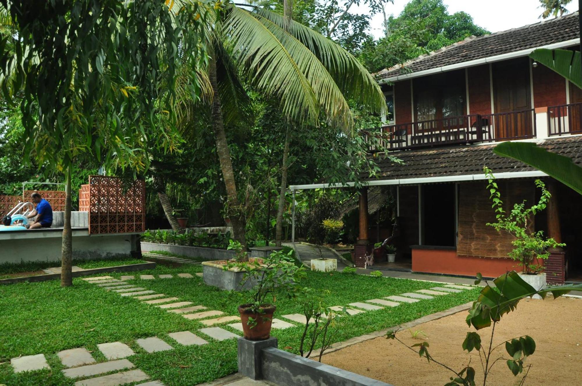 Ambadi'S Villa -Lake View Resort Pallipuram エクステリア 写真